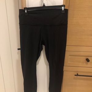 Black 7/8 th lululemons leggings